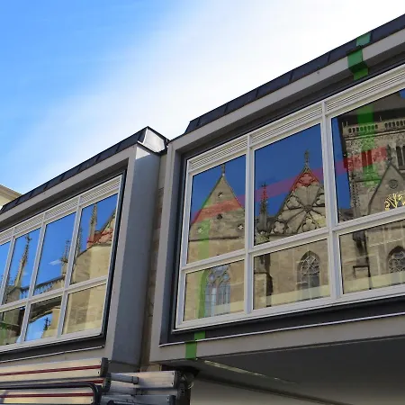 Penthouse Backpackers Hotel *